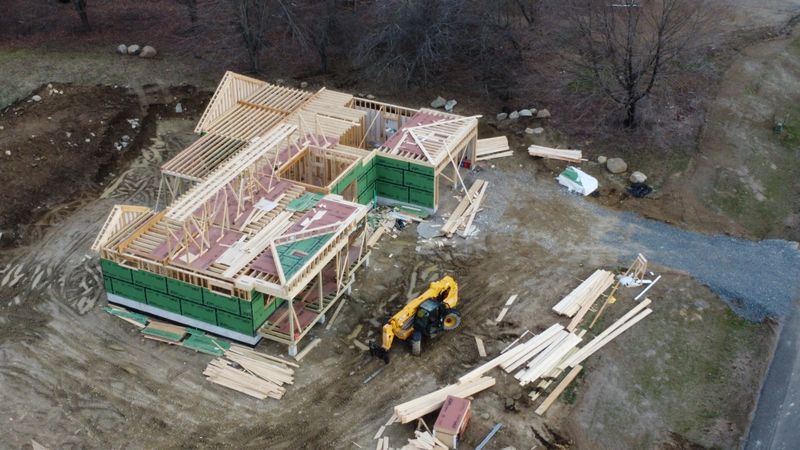 2025-04-16 A strange structure appears